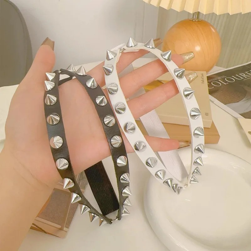 Double Row Cone Spike Leg Gart - Body Jewelry Sale recensie en prijs